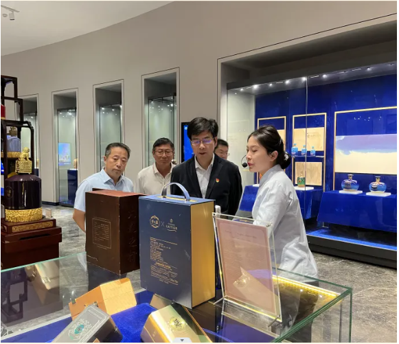 建功新时代 文旅展风采（二）丨①集团机关党支部：金秋9月走进洋河酒厂工业旅游区(图3)